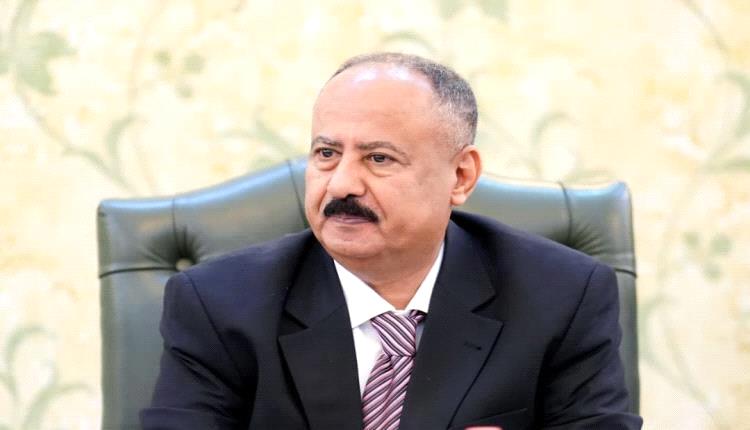 وزير النقل يشيد بدور مؤسسة موانئ خليج عدن في إخماد حريق السفينة الشراعية بميناء المعلا ويؤكد أن الميناء آمن بالكامل