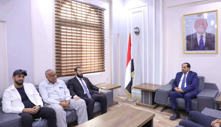 وزير الشباب والرياضة يناقش مع محافظ أبين القضايا المتعلقة بالشباب والرياضيين