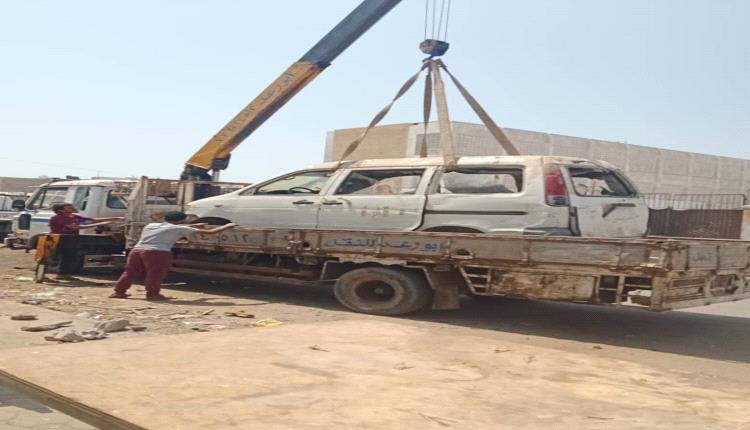 حملة واسعة لرفع المركبات المتهالكة وإزالة  العوائق والتعديات على الشوارع العامة والرئيسية بدارسعد