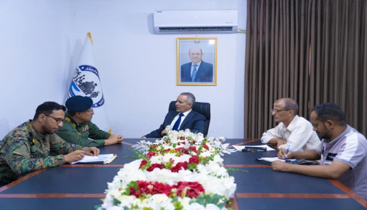 وزير الشؤون الاجتماعية والعمل يناقش مع رئيس مصلحة التأهيل والإصلاح تطوير برامج تأهيل نزلاء الإصلاحيات