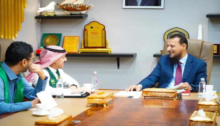 محافظ العاصمة عدن يبحث مع مدير البرنامج السعودي لتنمية وإعمار اليمن سير عدد من المشاريع التنموية والخدمية
