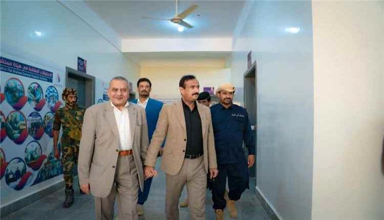 المحافظ أبن الوزير يشيد بالدعم السعودي في تشغيل مستشفى شبوة العام وتقديم خدماته الطبية المجانية