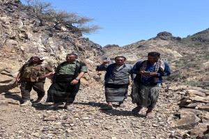 وكيل محافظة الضالع يزور جبهة الأزارق ويشيد بصمود الأبطال في وجه المليشيات