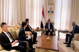 وزير الداخلية يبحث مع القائم بأعمال السفارة الصينية أوجه التعاون المشترك في المجال الأمني 