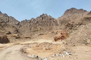 بعد سنوات عديدة من البسط عليها..
مدير عام البريقة بعدن يستعيد المحاجر إلى الدولة ويشدد بمحاسبة المعتدين