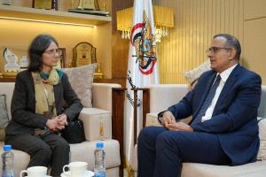 وزير الصحة يبحث مع السفيرة الفرنسية تعزيز الشراكة الصحية 