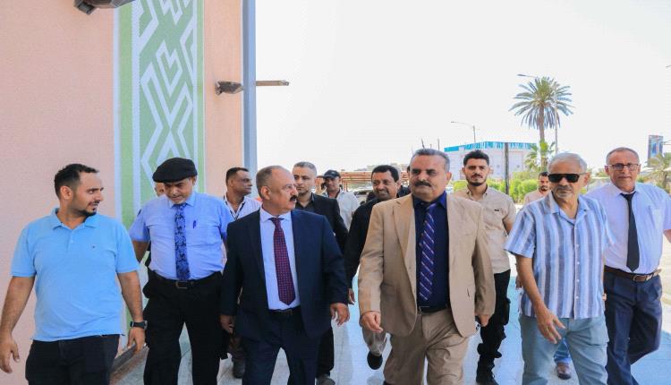وزير النقل يتفقد مستوى الانضباط الوظيفي بديوان الوزارة والمؤسسات التابعة لها عقب إجازة عيد الأضحى