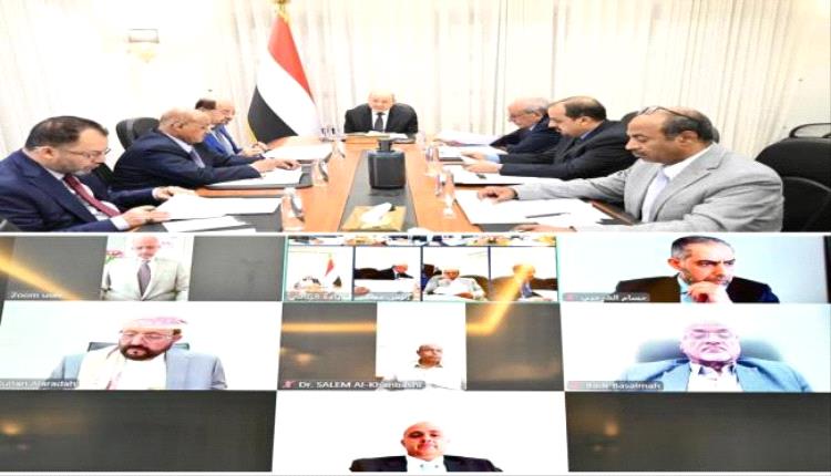 رئيس مجلس القيادة يرأس اجتماعا حكوميا مصغرا لدعم جهود التعافي وانتظام الرواتب وامدادات الخدمات