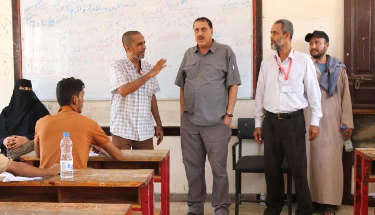 مدير أمن عدن يتفقد سير امتحانات الثانوية العامة بخور مكسر ويشدد على تأمين المراكز