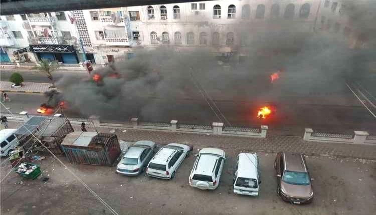 احتجاجات جديدة تشل حركة عدد من شوارع عدن بسبب أزمة الكهرباء