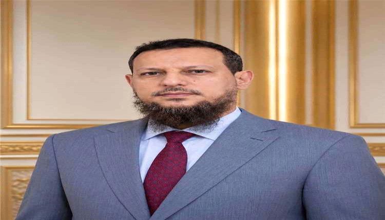 محافظ عدن يعزي أسر ضحايا حادث الانفجار بمعسكر العمالقة ويوجه بمعالجة الجرحى وفتح تحقيق عاجل