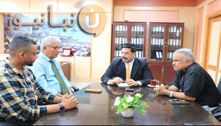 الوكيل السقاف يناقش مع مستشار محافظ عدن "محمد جعفر" إعداد مشروع وطني لتمكين الشباب