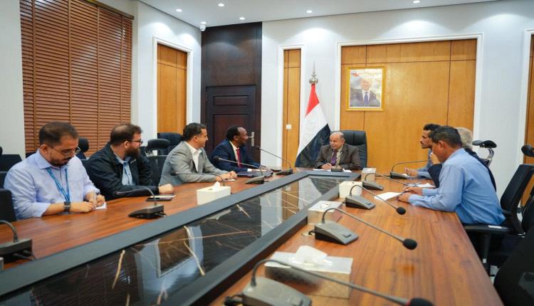 عضو مجلس القيادة الخنبشي يبحث مع برنامج الغذاء العالمي آليات توسيع التدخلات الإنسانية 