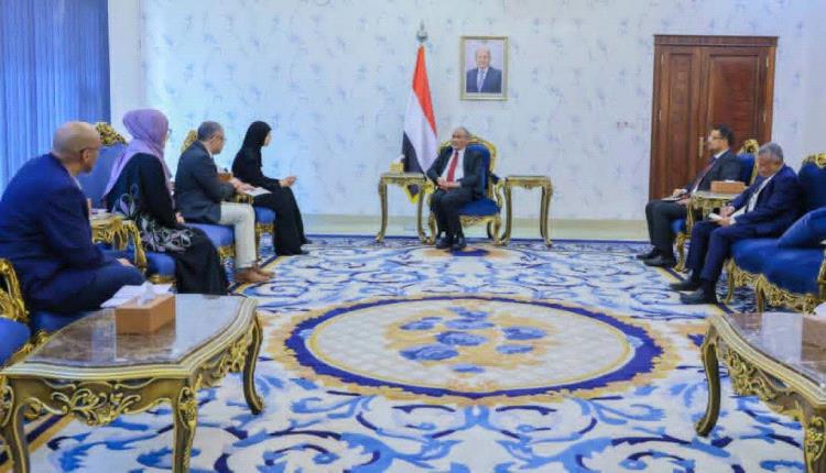 عضو مجلس القيادة محمود الصبيحي يستقبل في عدن وفد اللجنة الدولية للصليب الأحمر ويشيد بدورها الإنساني