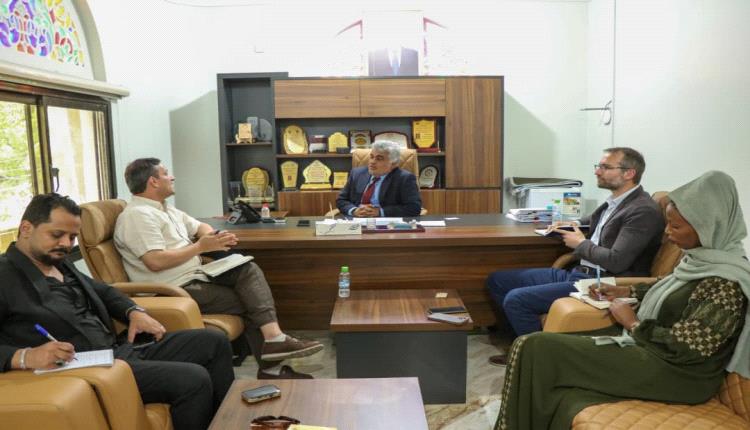 نائب وزير التخطيط يبحث مع شركاء الأمن الغذائي سبل معالجة الفجوة الغذائية وتعزيز برامج التغذية