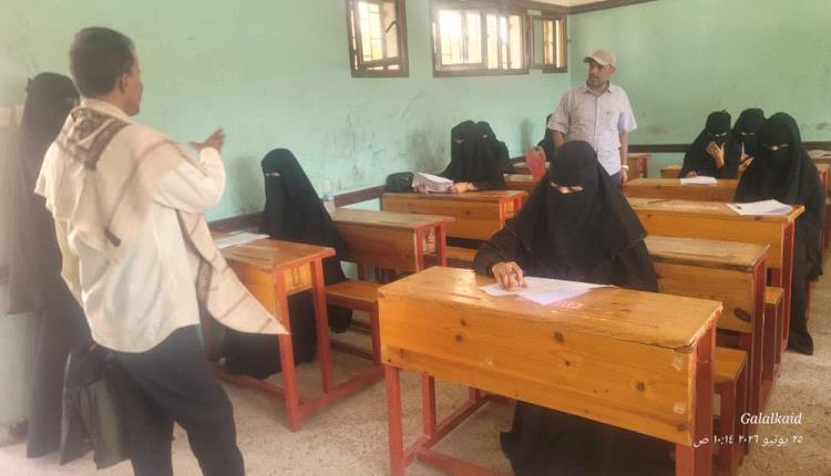 مدير عام المسيمير يتفقد سير العملية الامتحانية بمركز مدرسة الشهيد عباس