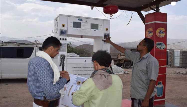 بتوجيهات المحافظ الرباش.. استمرار حملة تثبيت أسعار الغاز في خمس مديريات بأبين وسط ارتياح شعبي