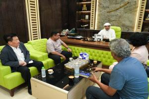 مجموعة القطيبي تبحث مع وفد صيني تأسيس شركة عقارية مشتركة لتنفيذ مشاريع استثمارية في اليمن