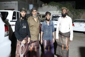 تحرير 4 من منتسبي القوات المسلحة الجنوبية من قبضة العناصر الإرهابية في أبين