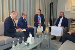 عضو مجلس القيادة المحرّمي يلتقي بوفد دبلوماسي إسباني رفيع المستوى
