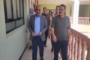 وزير التربية والتعليم يتفقد اختبارات الثانوية العامة في مديرية المنصورة بعدن