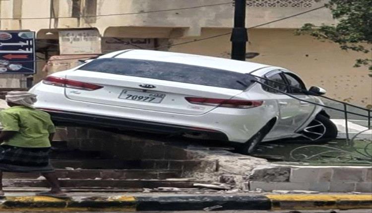 حادث مروري في جولة الحجال بزنجبار إثر فقدان السيطرة على مركبة