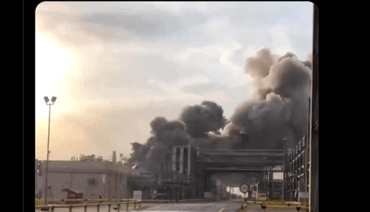 حريق في موقع تابع لشركة "أرامكو" السعودية بعد تعرضه لضربة بمسيرة