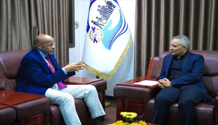 وزير الشؤون الاجتماعية والعمل يلتقي نائب الممثل المقيم لصندوق الأمم المتحدة للسكان