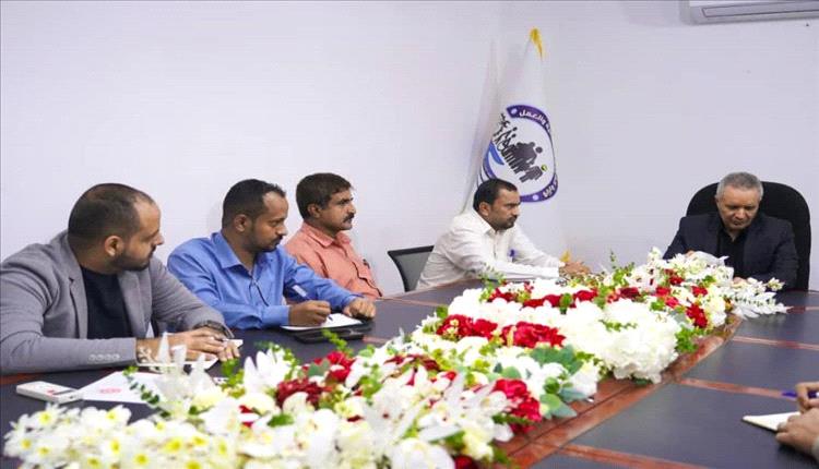 وزير الشؤون الاجتماعية والعمل يبحث مع قيادات السلطة المحلية بمديريات يافع تطبيع الأوضاع الاجتماعية