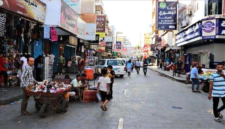 مع اقتراب عيد الفطر...إرتفاع ملحوظ بأسعار الملابس بعدن..