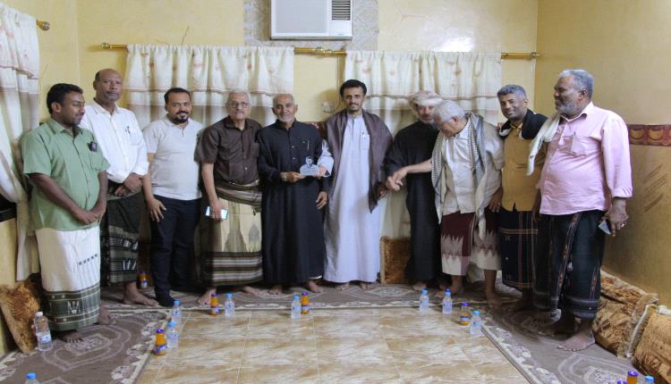 الوكيل الجيلاني يدشن برنامج الزيارات الميدانية لتكريم الرياضيين القدامى بمدينة المكلا