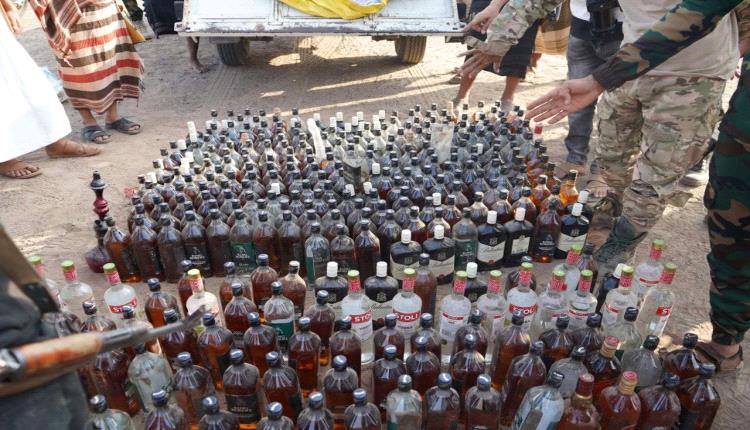 لحج .. نيابة تبن تتلف كميات ضخمة من الخمور التي ضبطتها إدارة مكافحة المخدرات بالمحافظة