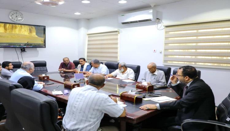 وزير الكهرباء يبحث إمكانية تنفيذ شركة صينية محطة طاقة شمسية بقدرة 50 ميجاوات في حضرموت