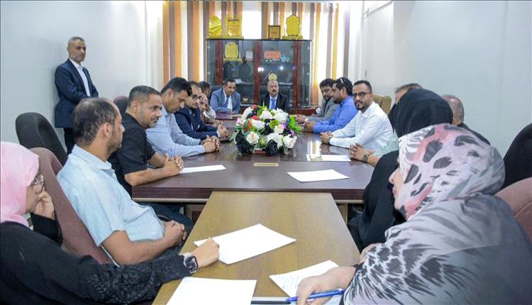 وزير النقل يطلع على سير العمل بهيئة تنظيم شؤون النقل البري و مشروع المحطة المركزية لنقل الركاب بعدن
