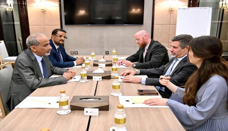 الفريق الصبيحي يبحث مع السفير الأمريكي العلاقات الثنائية وجهود ردع التهديدات الإرهابية في المنطقة