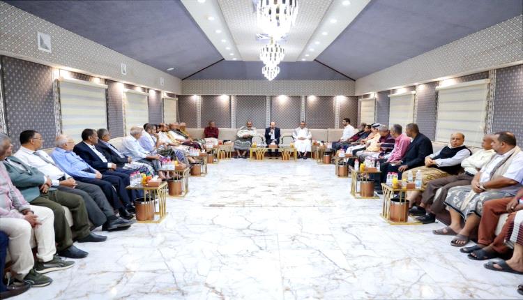 رئيس الوزراء يشدد على دور المنتديات الثقافية في عدن في إسناد مسار إصلاحات مؤسسات الدولة