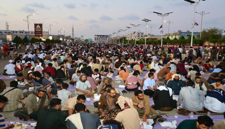 برعاية المحرّمي.. عدن تحتفل بالذكرى الـ11 لتحريرها بمهرجان جماهيري وإفطار جماعي
