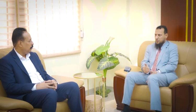 وزير الدولة محافظ العاصمة عدن يناقش مع وزير الأشغال العامة والطرق أولويات الإصلاحات في خطوط السير بالعاصمة
