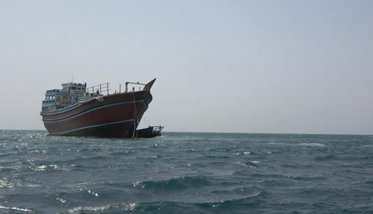 قوات العمالقة الجنوبية تضبط سفينة تهريب قادمة من إيران بالقرب من باب المندب