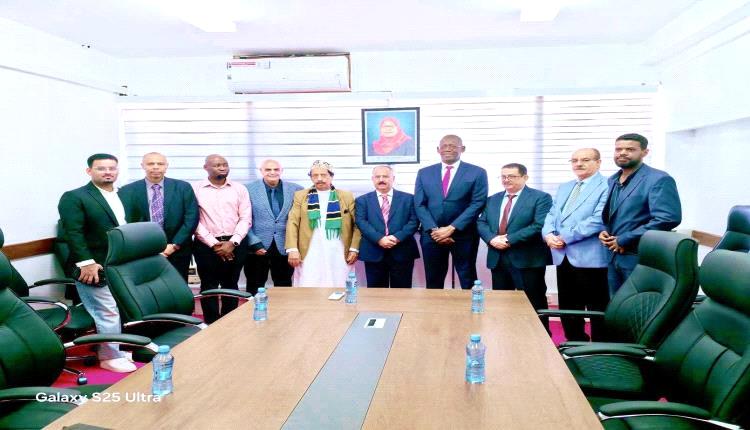 وزير النقل يناقش مع سلطات الطيران التنزانية تعزيز التعاون في قطاع النقل الجوي وتفعيل الرحلات المباشرة