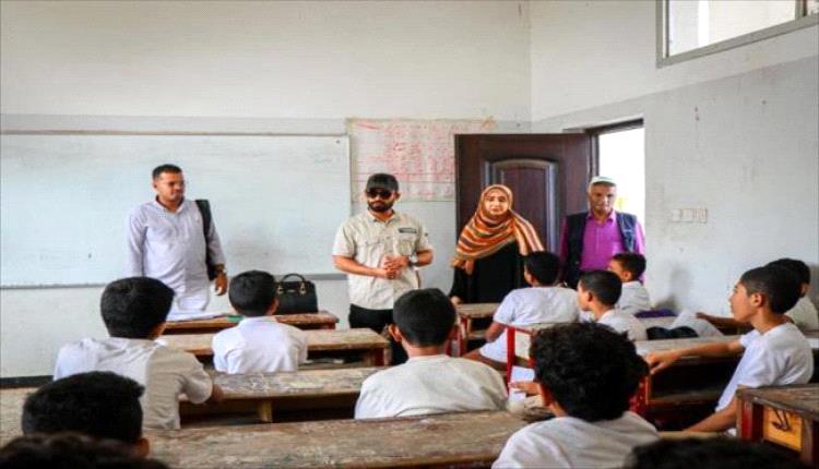 بن جرادي يتفقد سير العملية التعليمية في مدارس وثانويات صيرة بعدن