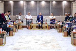 رئيس الوزراء: إنقاذ التعليم مفتاح تعافي اليمن.. والحكومة تبحث مع الأكاديميين حلولاً لأزمة المعلمين والجامعات