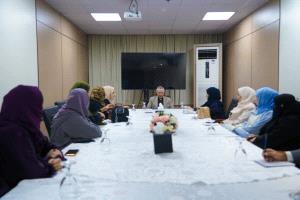 مختار اليافعي يلتقي نخبة من القيادات النسوية في عدن ويؤكد تعزيز الشراكة التنموية