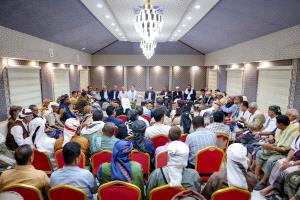 رئيس الوزراء يؤكد أن الاهتمام بمحافظة أبين أولوية حكومية بما يليق بتاريخها وتضحيات ابنائها 