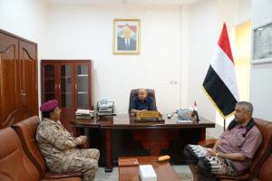 عضو مجلس القيادة الخنبشي يشدد على مضاعفة الجهود المشتركة بين جميع..