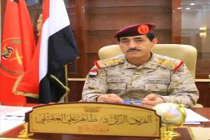 وزير الدفاع يعود إلى العاصمة المؤقتة عدن لاستئناف مهامه عقب زيارة عمل في السعودية