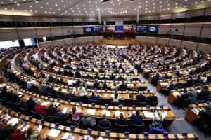 البرلمان الأوروبي يقر السماح بترحيل المهاجرين إلى مراكز خارج حدود الدول الأعضاء