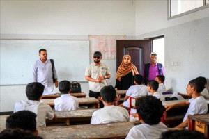 بن جرادي يتفقد سير العملية التعليمية في مدارس وثانويات صيرة بعدن..