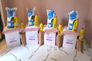 اللجنة الوطنية للمرأة بساحل حضرموت تدشن توزيع السلات الغذائية للم..