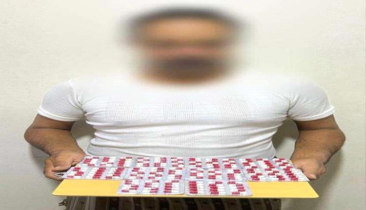 القاء القبض على مروج مخدرات بحوزته عشرة اشرطة نوع بريجبالين